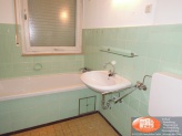 12 - Badezimmer inkl. Wanne